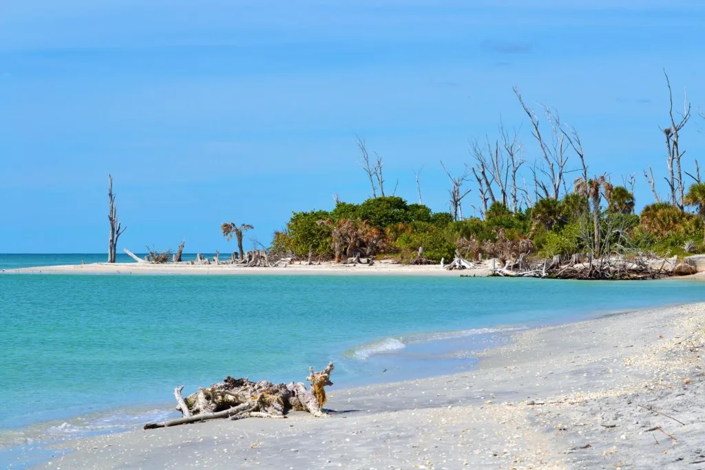 Retro Retreat – Canal-Front 2BR Close to Beach