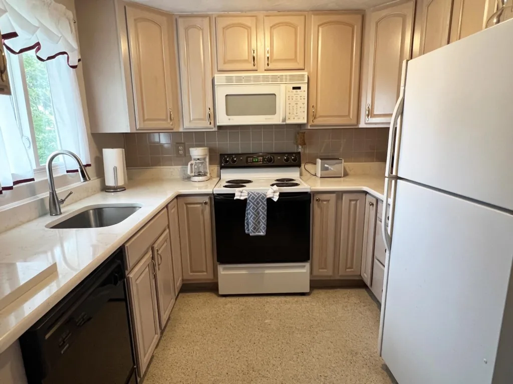 Retro Retreat – Canal-Front 2BR Close to Beach
