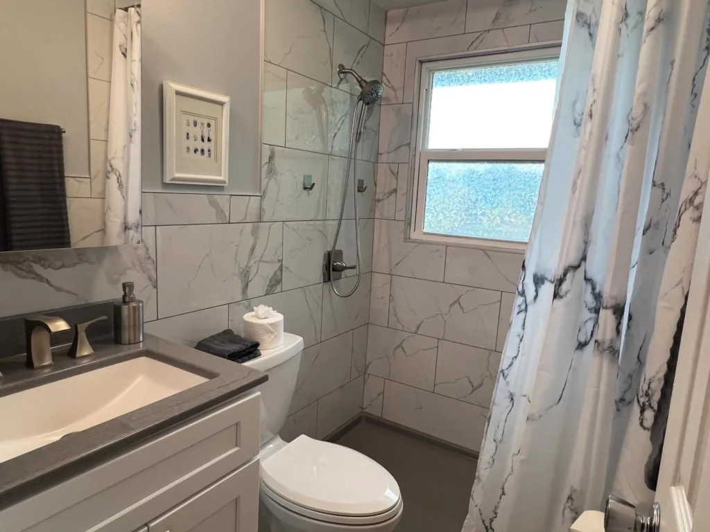 Retro Retreat – Canal-Front 2BR Close to Beach
