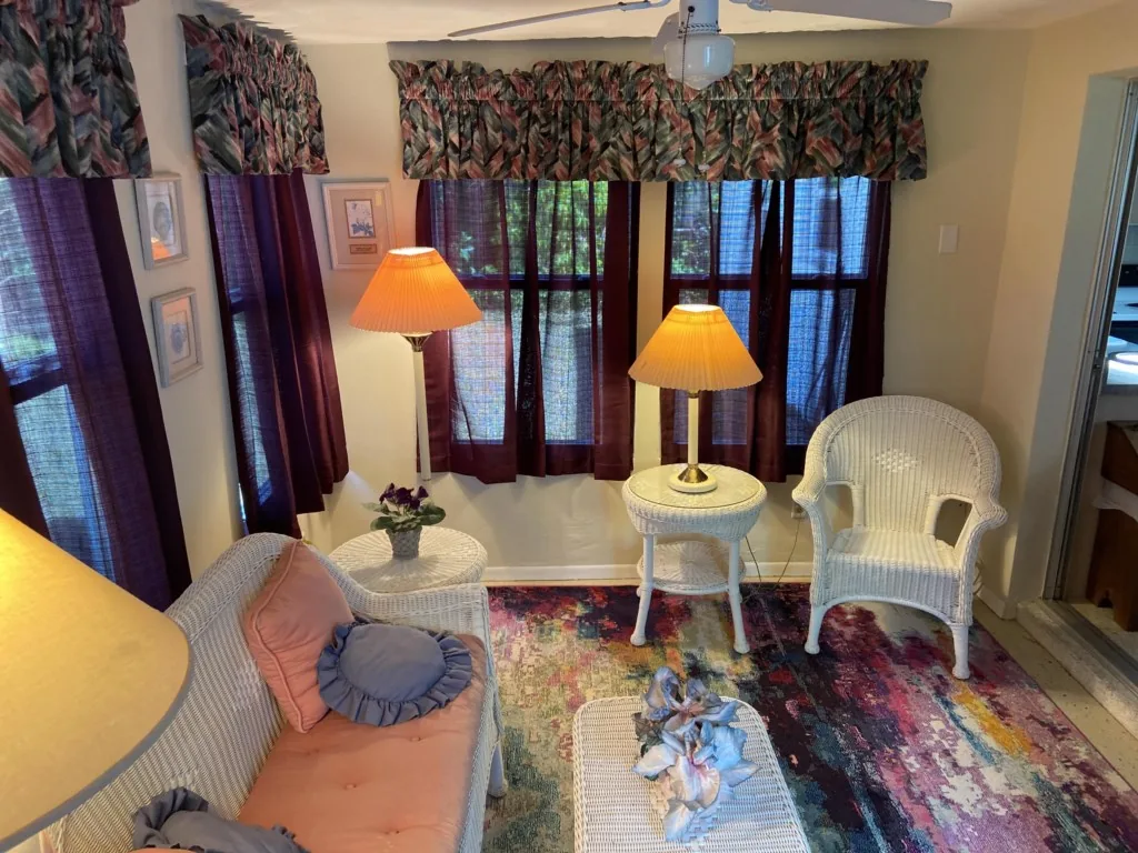Retro Retreat – Canal-Front 2BR Close to Beach