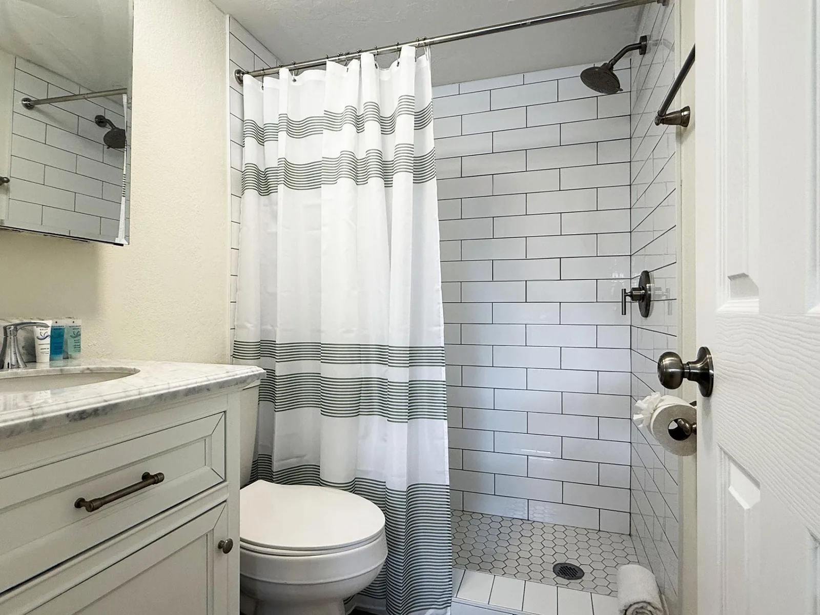 Venice Villas Studio – 2026 Remodel Poolside