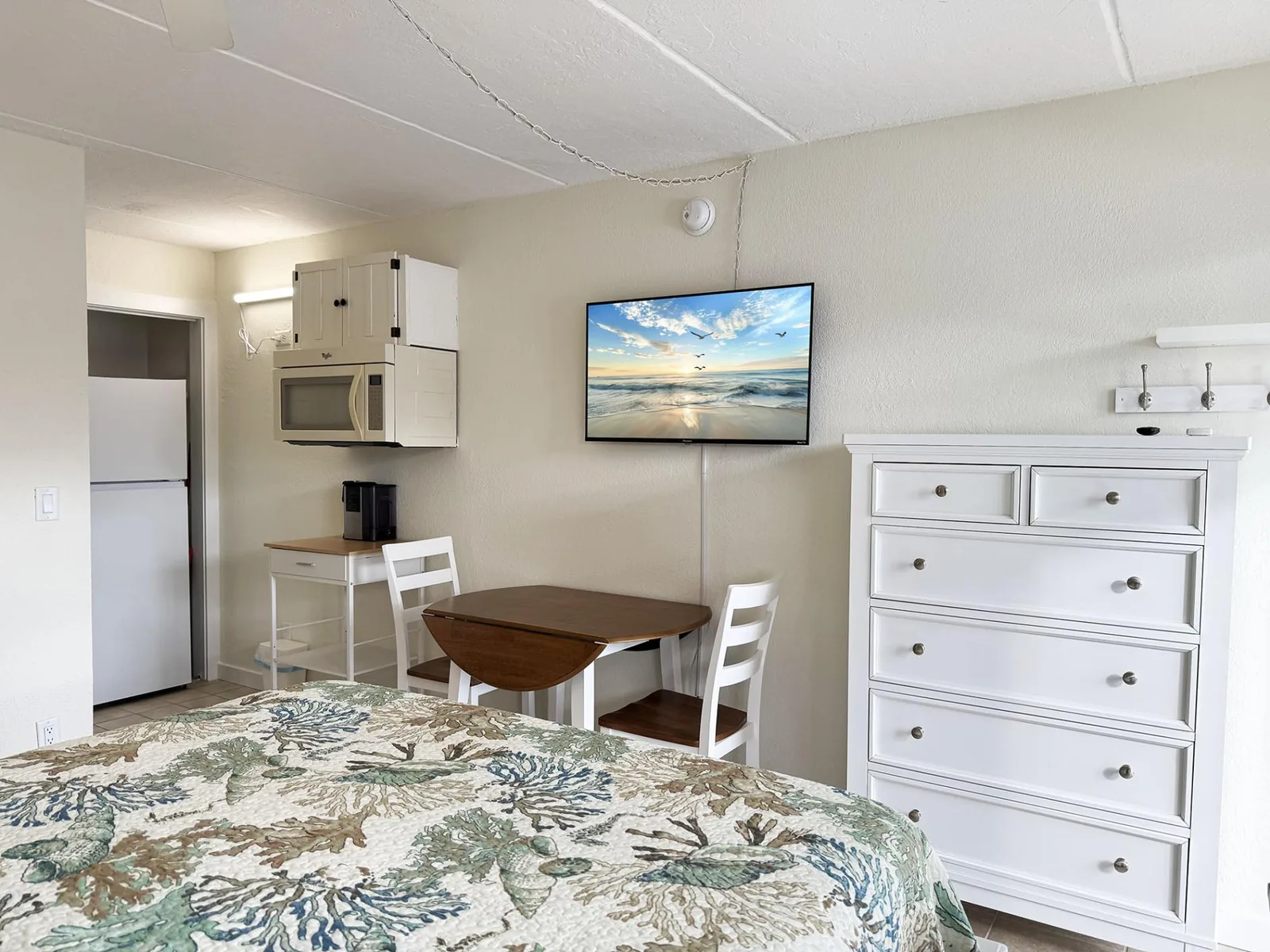 Venice Villas Studio – 2026 Remodel Poolside