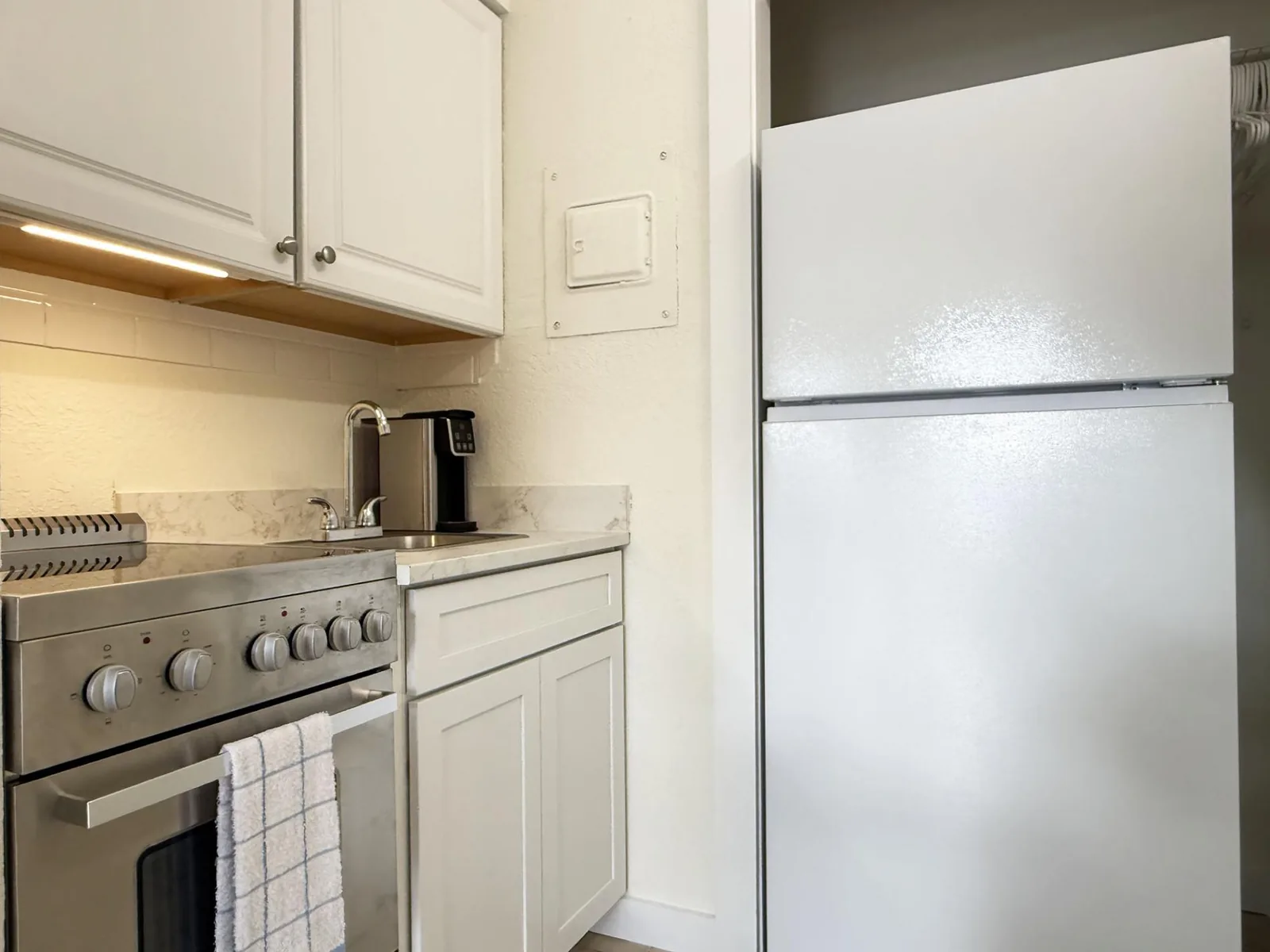 Venice Villas Studio – 2026 Remodel Poolside