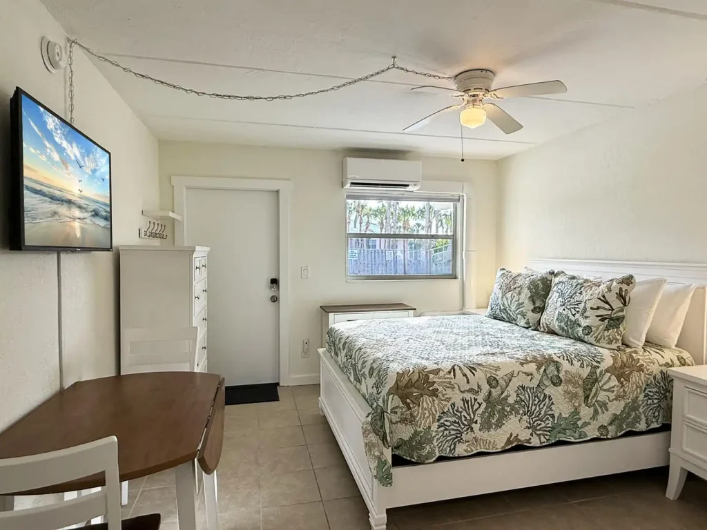 Venice Villas Studio Walk to Beach Pool — Venice Villas