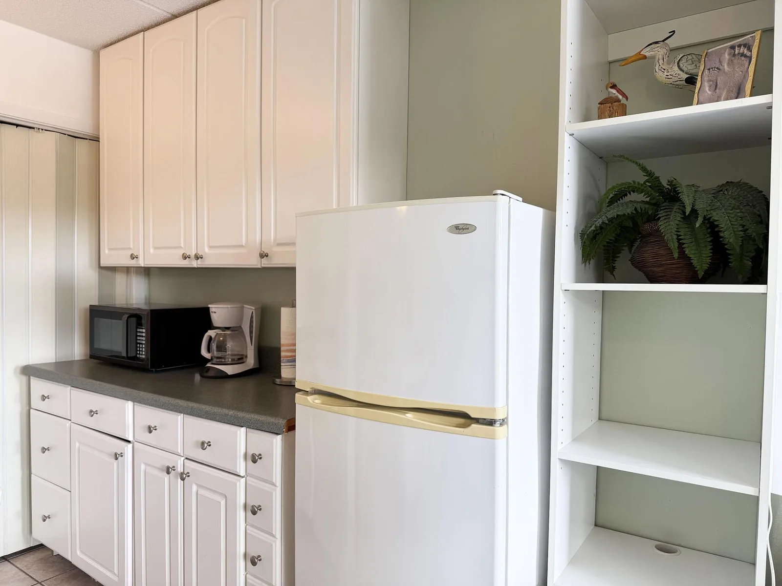 Upper Studio – Venice Villas Poolside