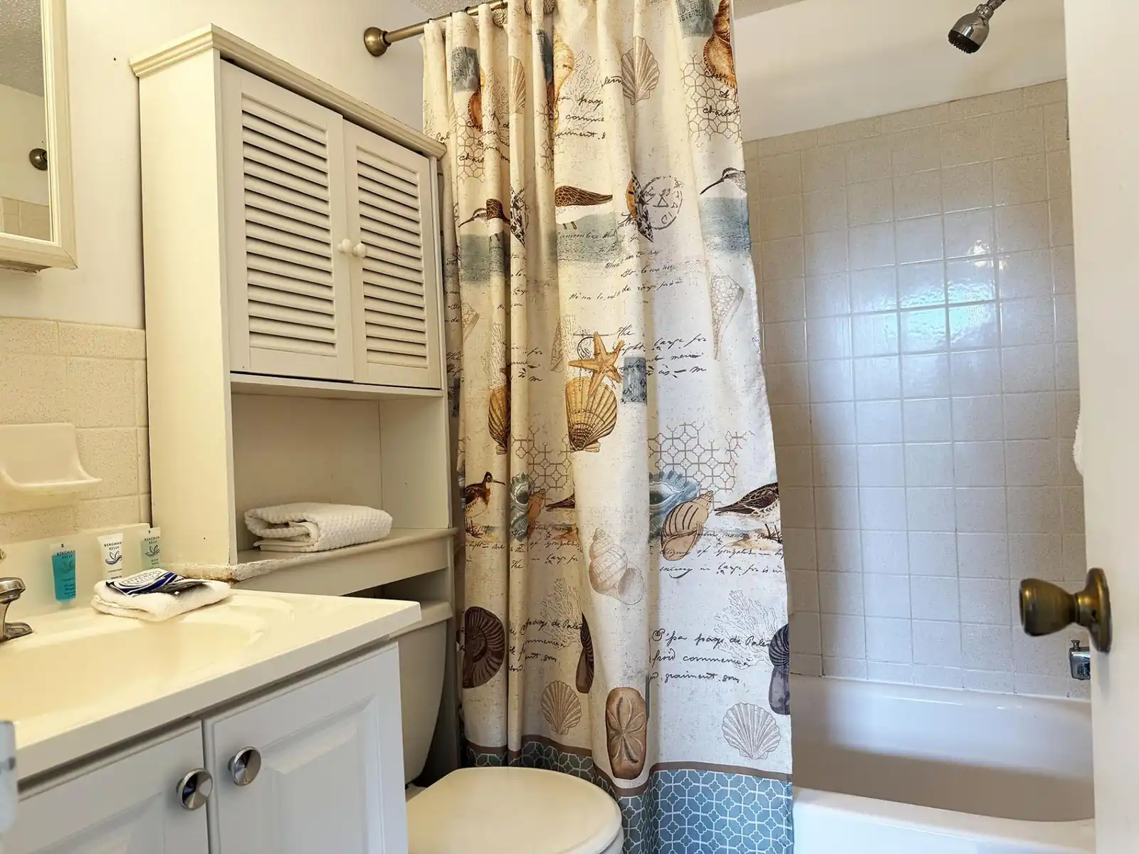 Upper Studio – Venice Villas Poolside