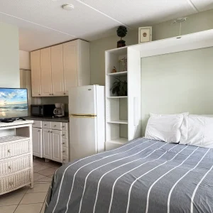 Upper Studio – Venice Villas Poolside