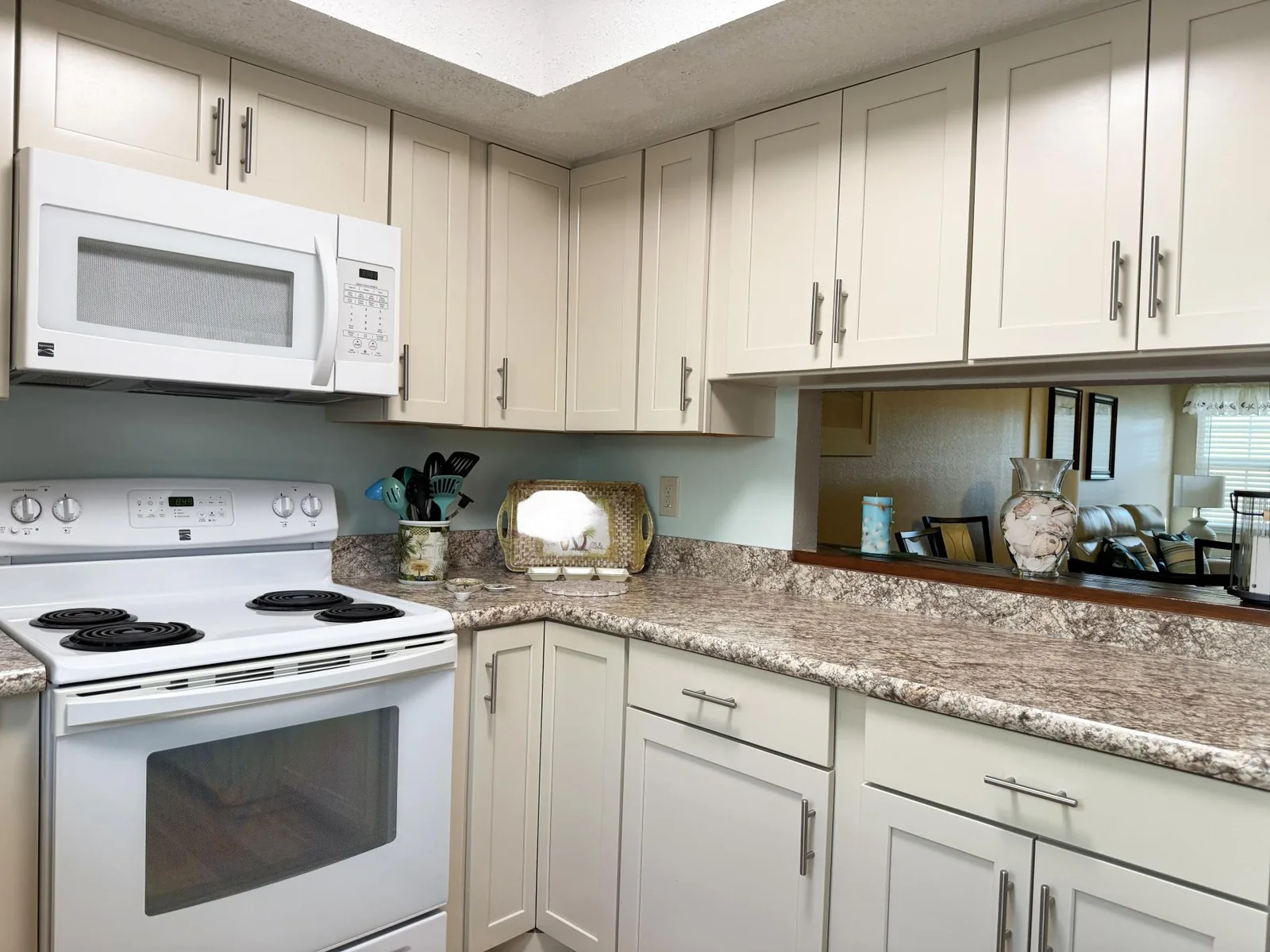 Poolside 2BR – Boca to Manasota in Minutes