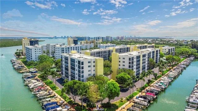 2BR – Penthouse, Pool, Beach & Water Views
