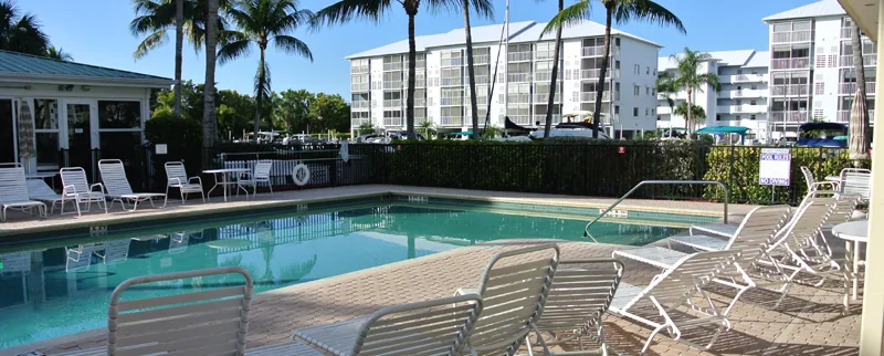 2BR – Penthouse, Pool, Beach & Water Views