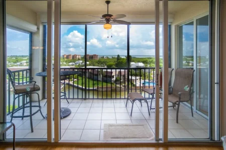 2BR – Penthouse, Pool, Beach & Water Views