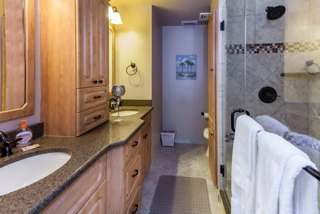 2BR – Penthouse, Pool, Beach & Water Views