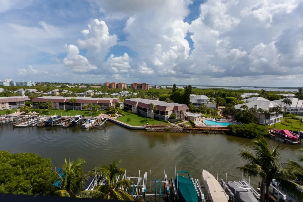 2BR – Penthouse, Pool, Beach & Water Views