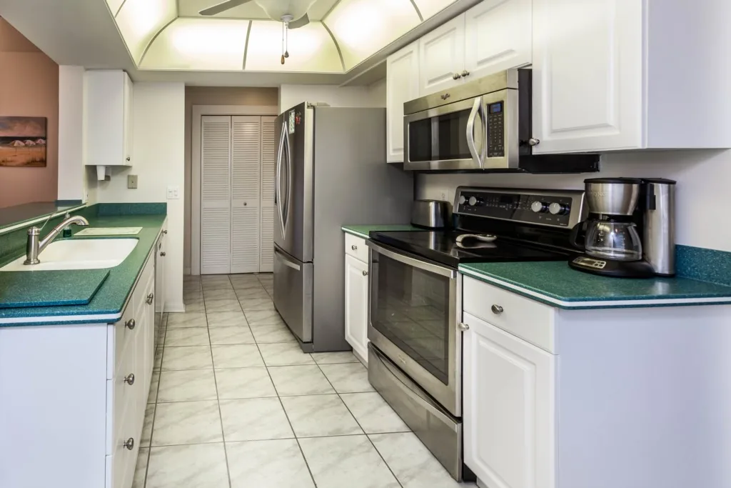2BR – Penthouse, Pool, Beach & Water Views