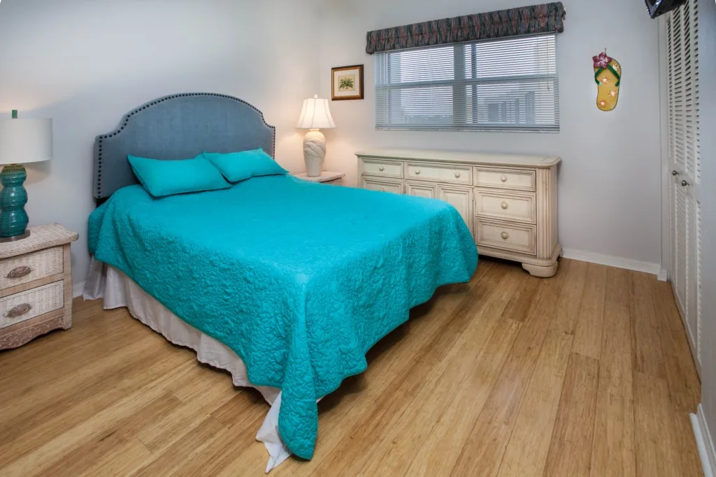 2BR – Penthouse, Pool, Beach & Water Views