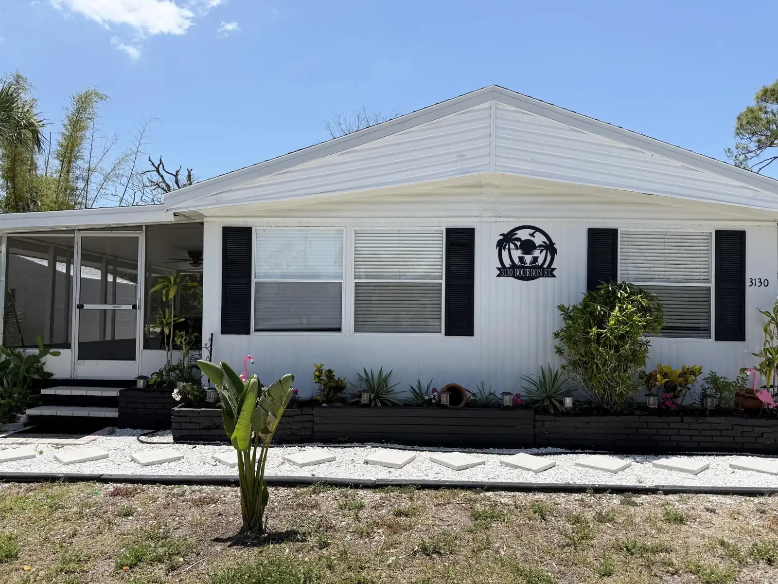 Tiki Bar Retreat – Fire Pit – Pet-Friendly