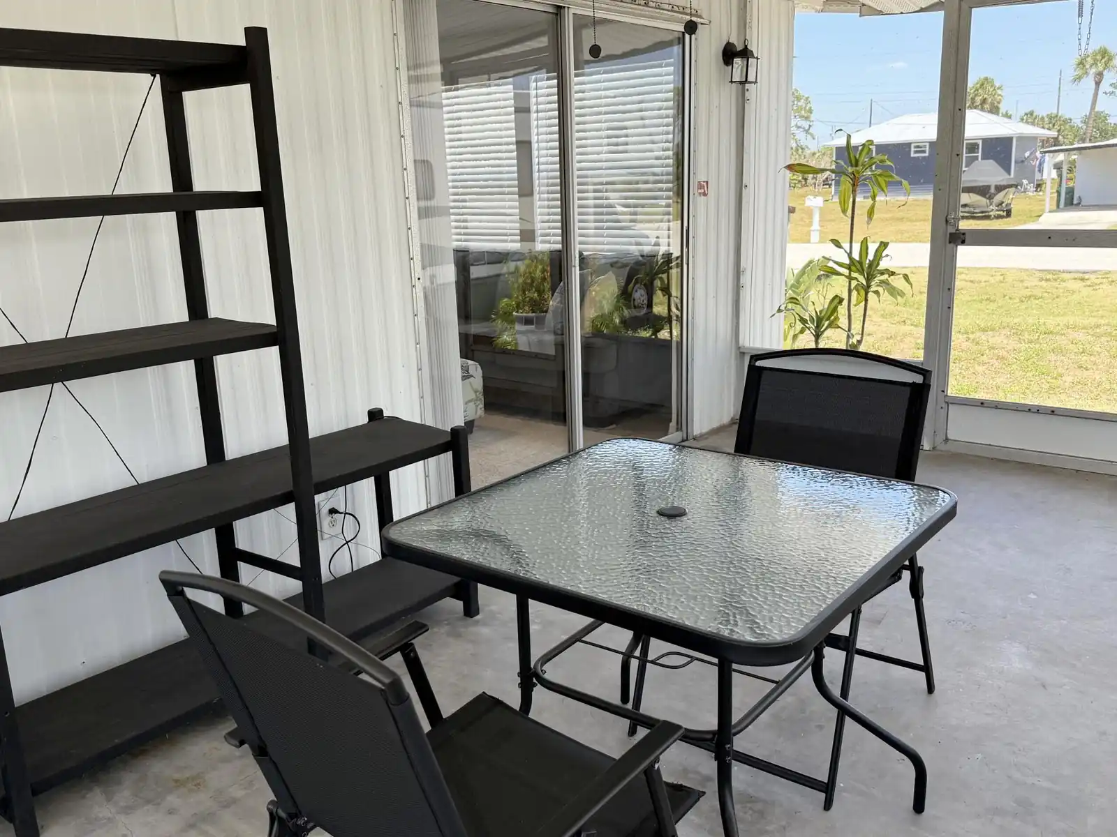 Tiki Bar Retreat – Fire Pit – Pet-Friendly