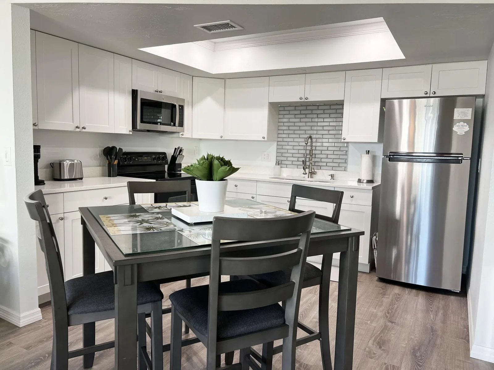 Sunsets, Seafood, and Serenity Pet - Boat Friendly