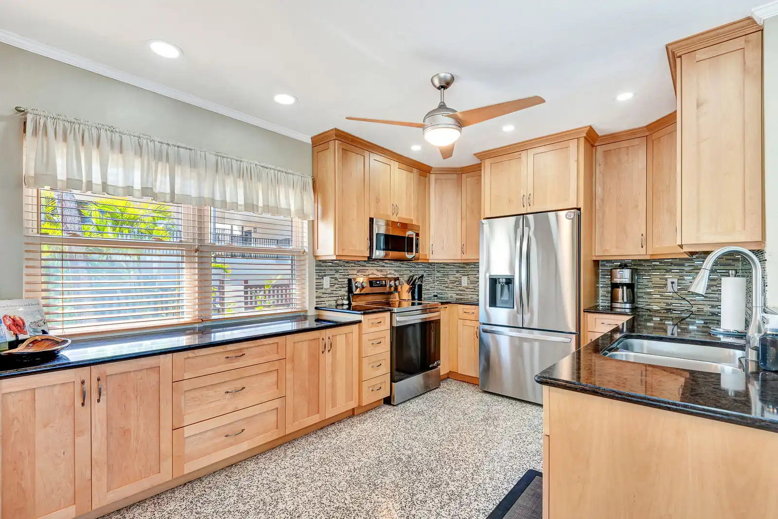 4BR Heated Pool & Hot Tub – Deeded Beach Access
