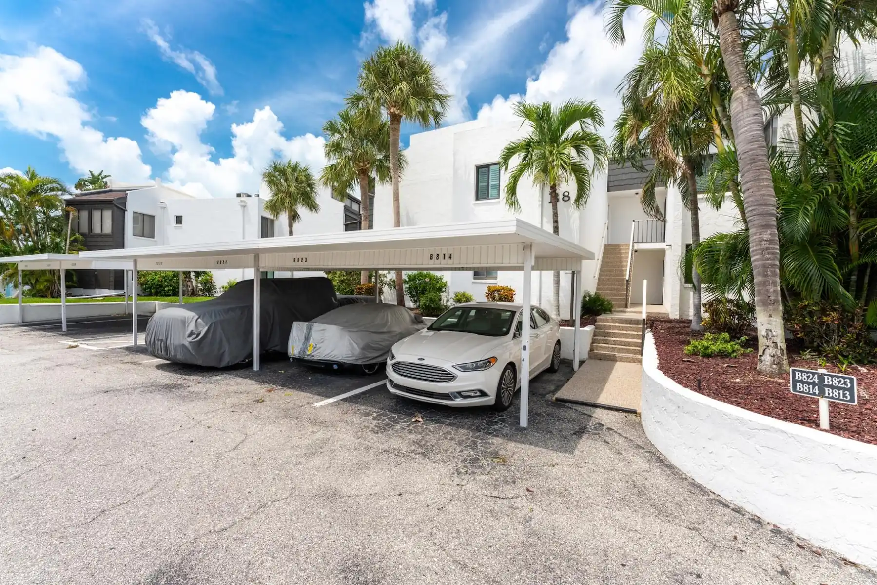 Tamarind 2BR – Bright, Beachy & Steps to the Sand