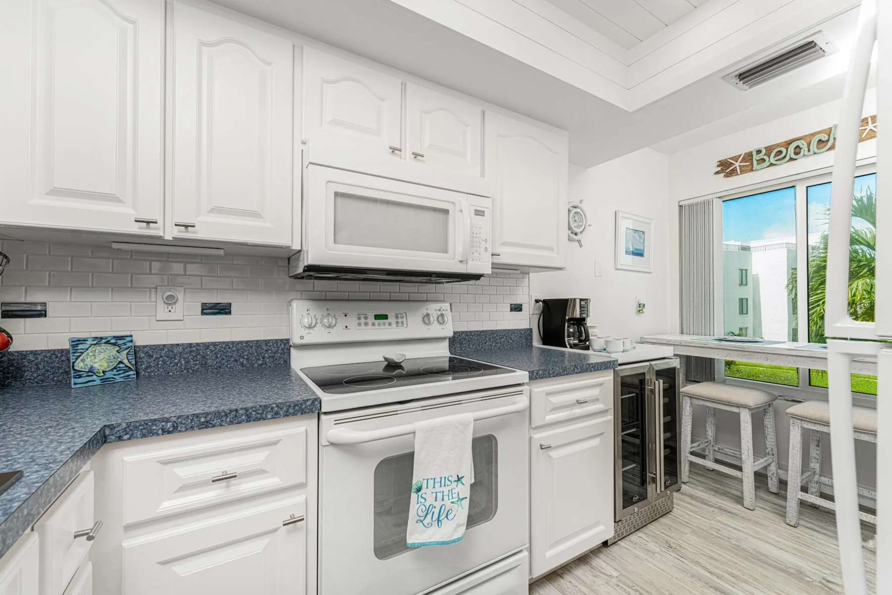 Tamarind 2BR – Bright, Beachy & Steps to the Sand