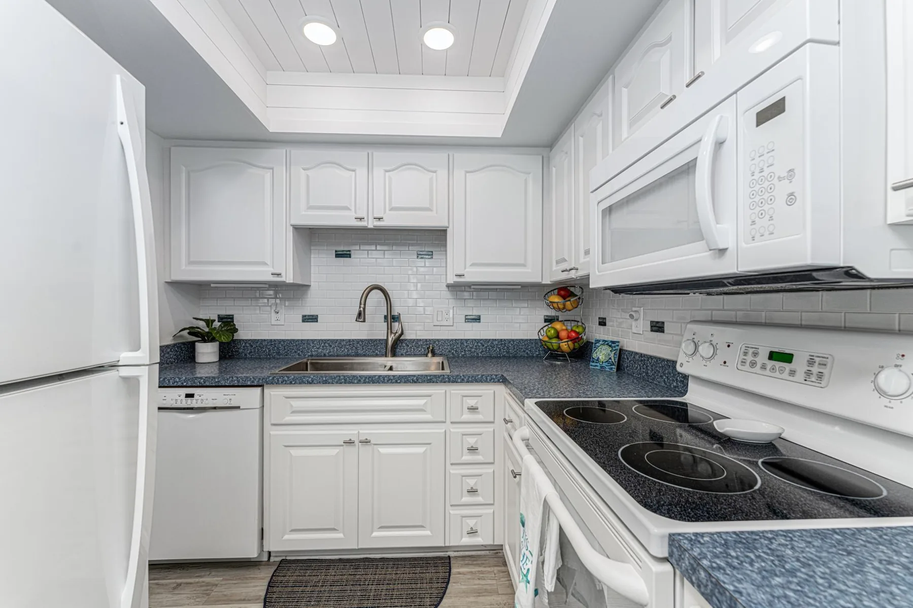 Tamarind 2BR – Bright, Beachy & Steps to the Sand