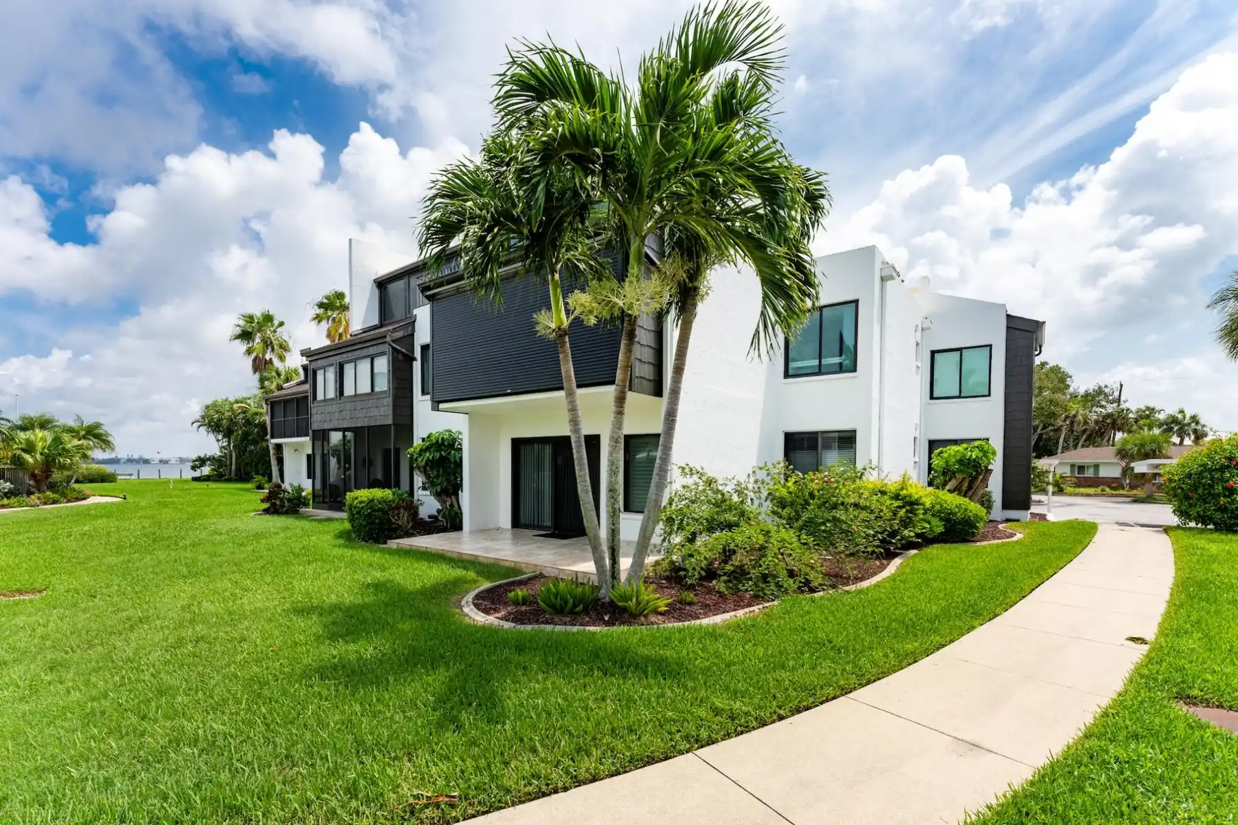 Tamarind 2BR – Bright, Beachy & Steps to the Sand