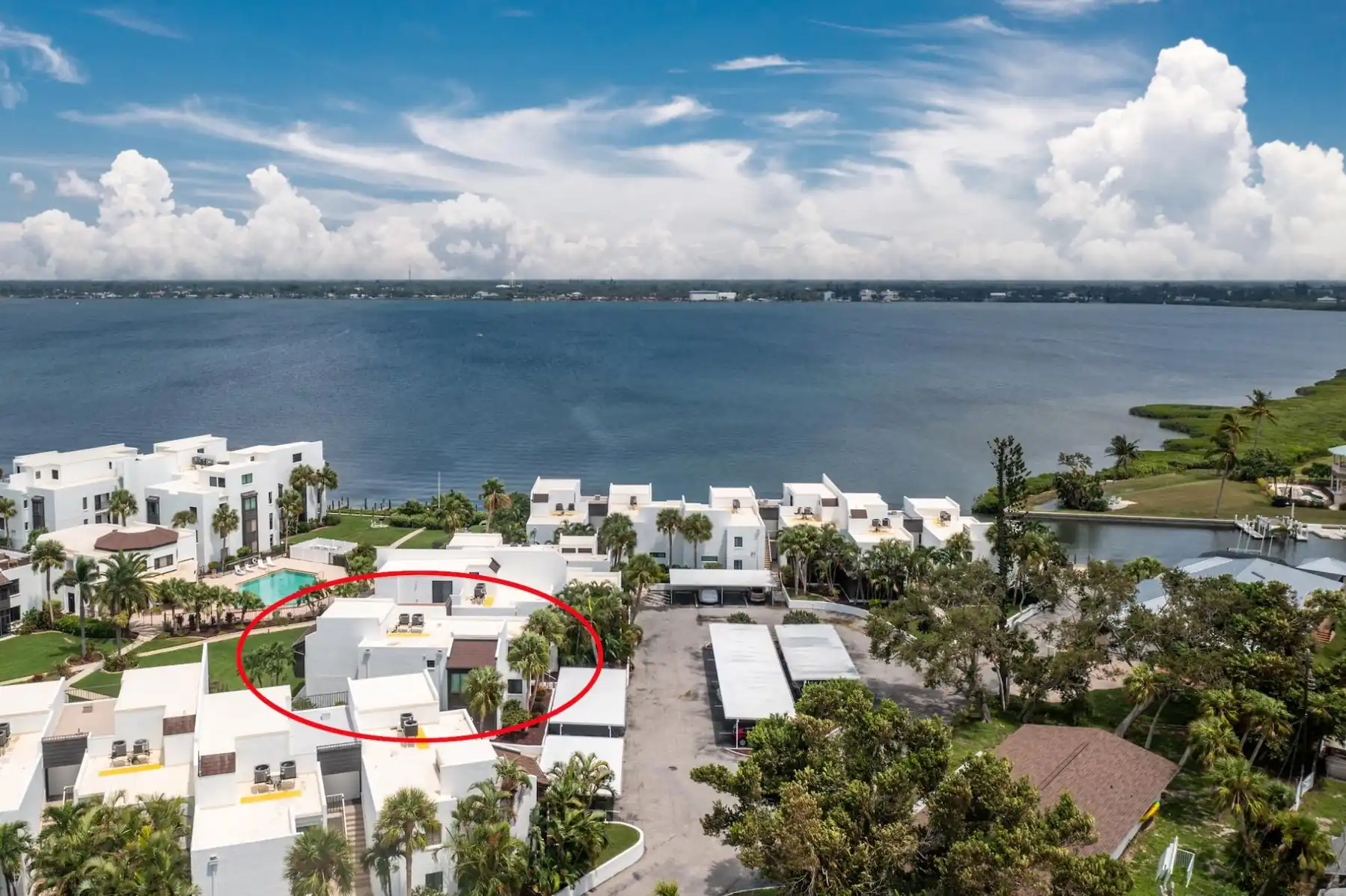 Tamarind 2BR – Bright, Beachy & Steps to the Sand