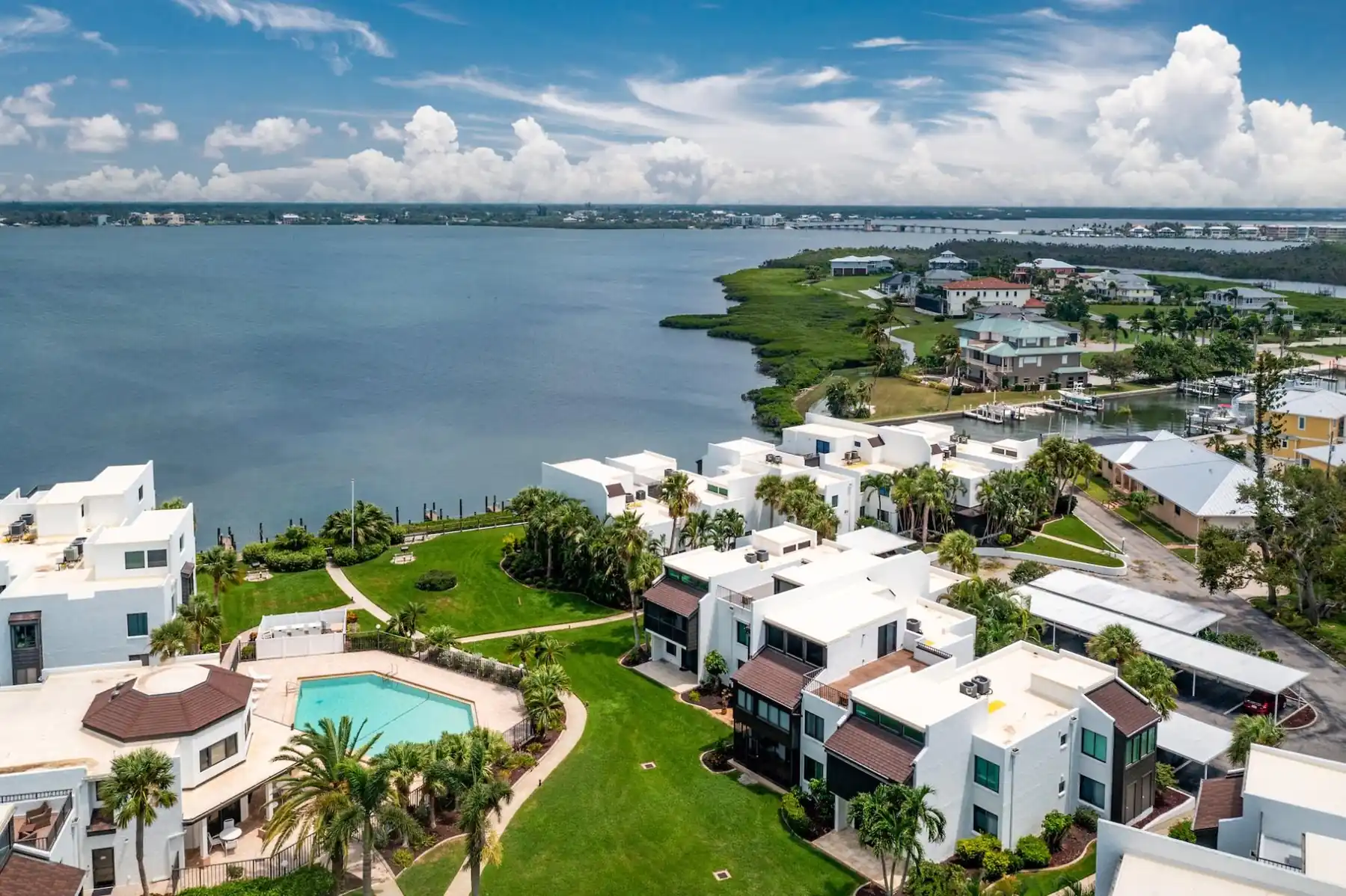 Tamarind 2BR – Bright, Beachy & Steps to the Sand