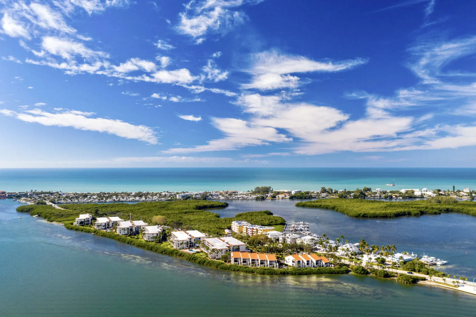 2BR Sandpiper Key - Walk to Beach & Dining