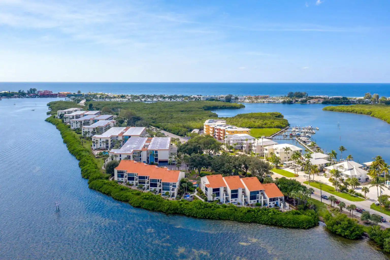 2BR Sandpiper Key - Walk to Beach & Dining