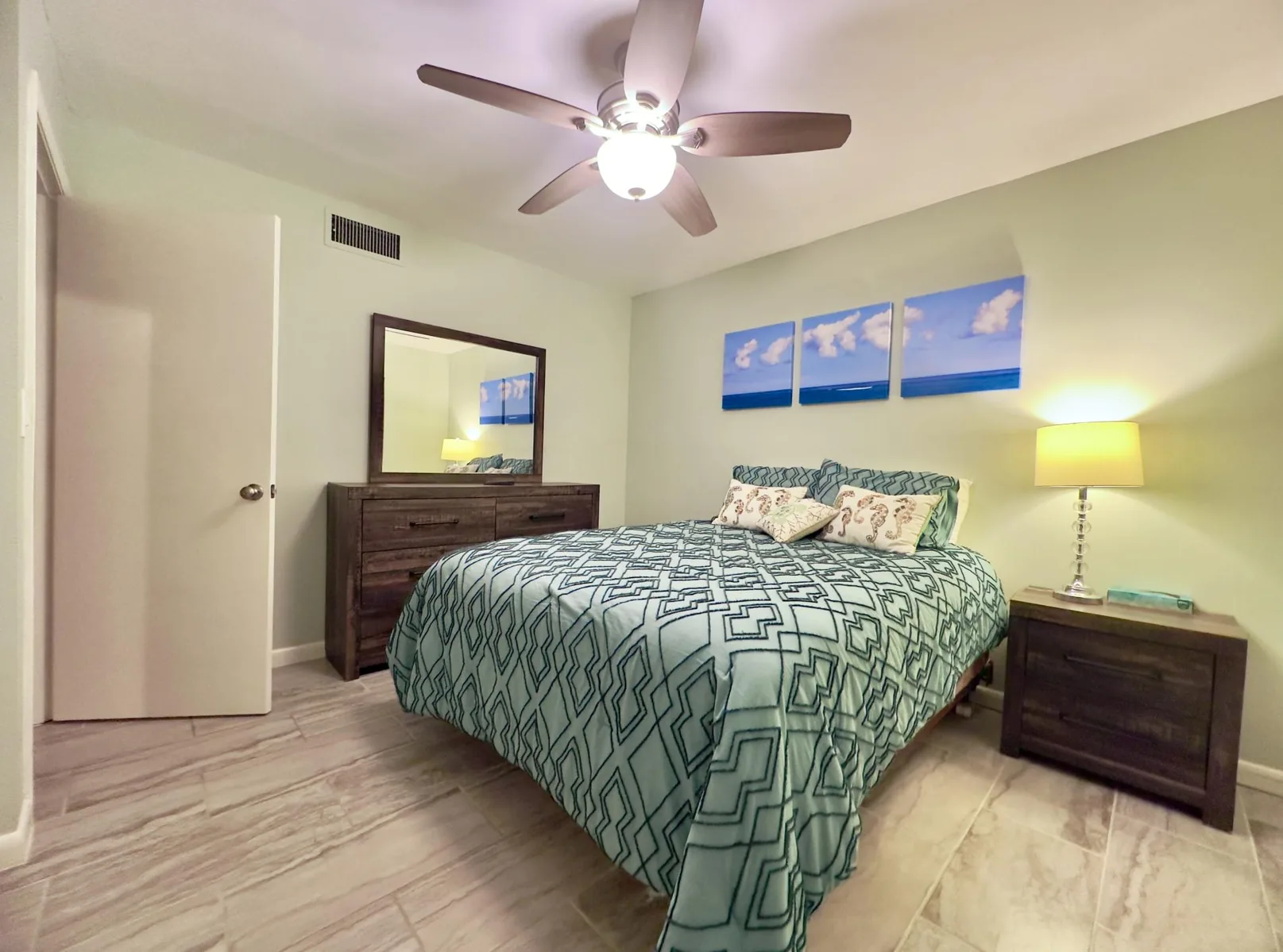 2BR Sandpiper Key - Walk to Beach & Dining