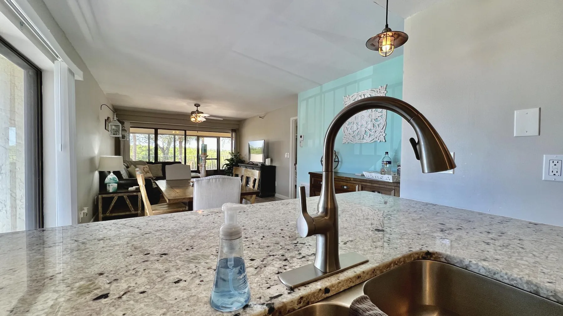 2BR Sandpiper Key - Walk to Beach & Dining