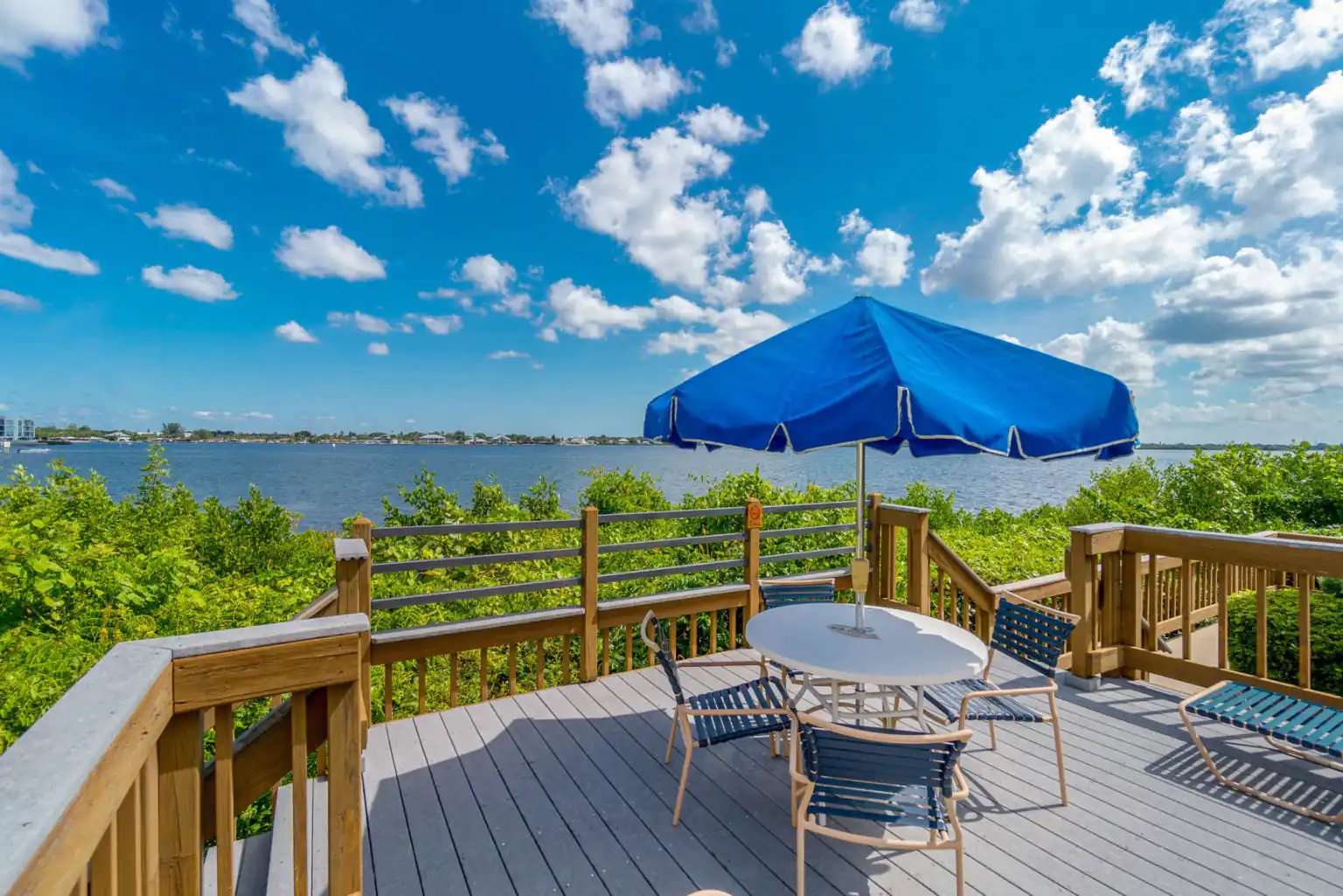 2BR Sandpiper Key - Walk to Beach & Dining
