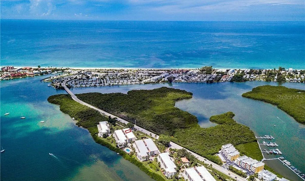 2BR Sandpiper Key - Walk to Beach & Dining