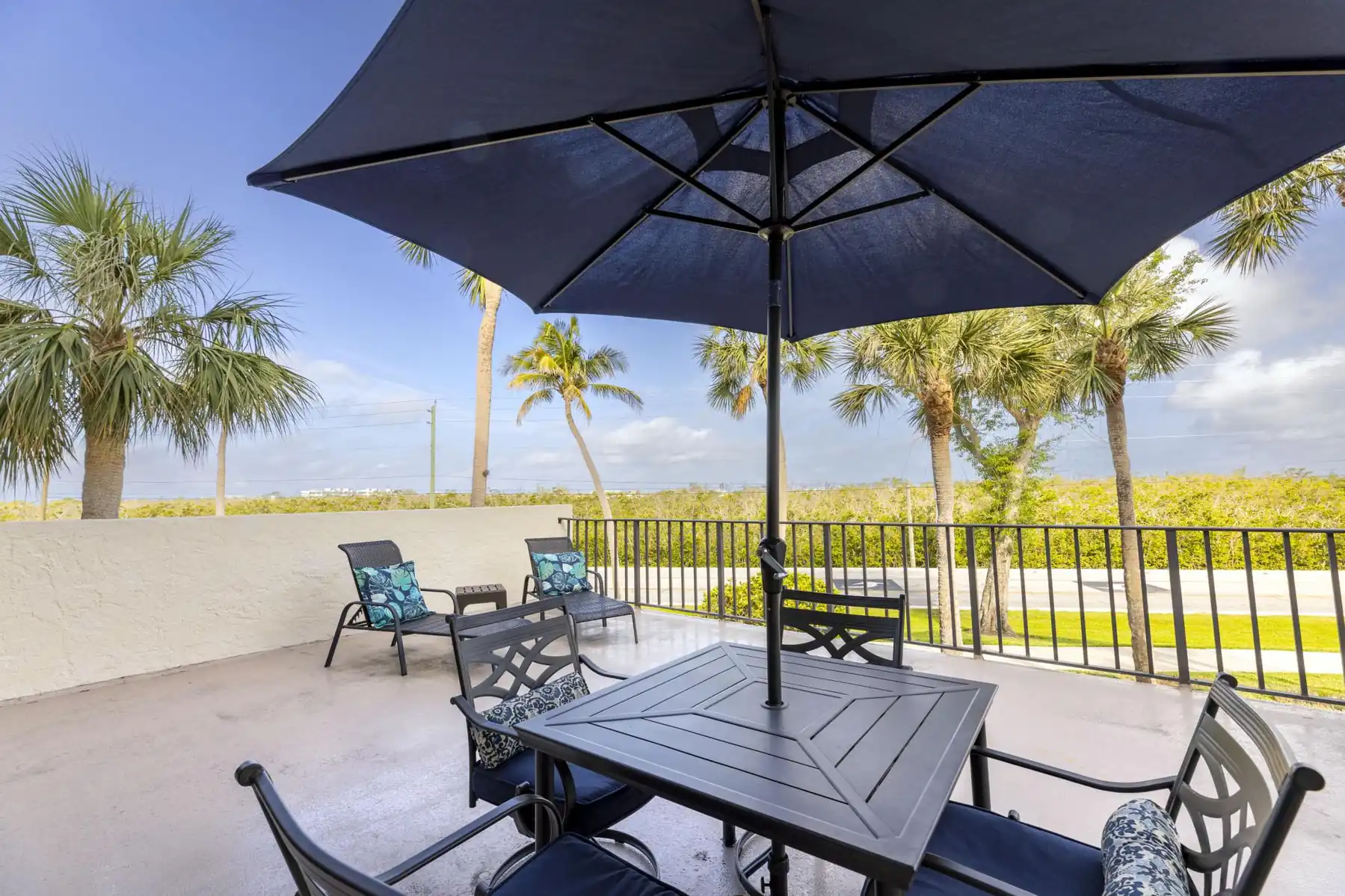 2BR Sandpiper Key - Walk to Beach & Dining