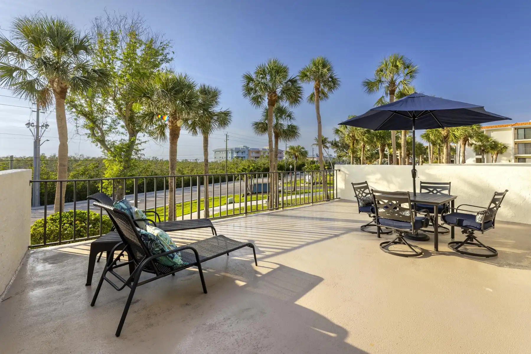 2BR Sandpiper Key - Walk to Beach & Dining