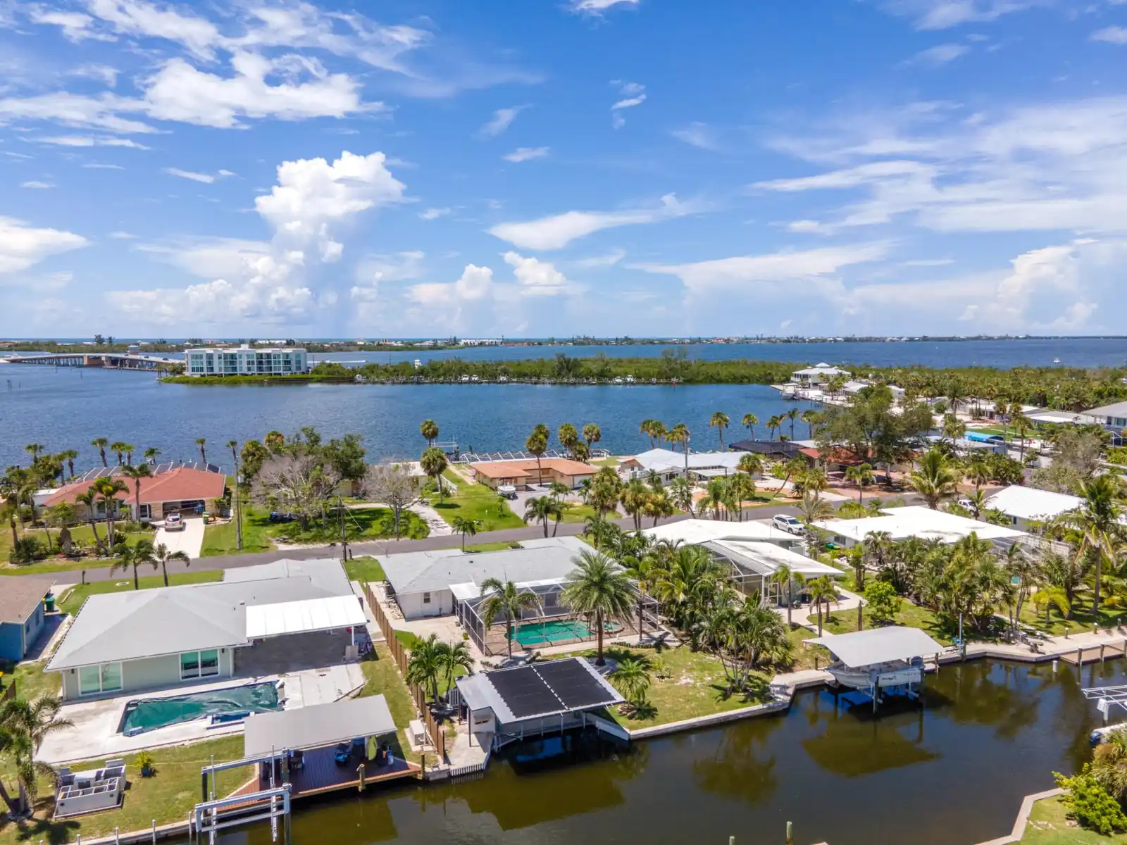 Lemon Bay Canal Home – Pool Hot Tub & Boat Dock