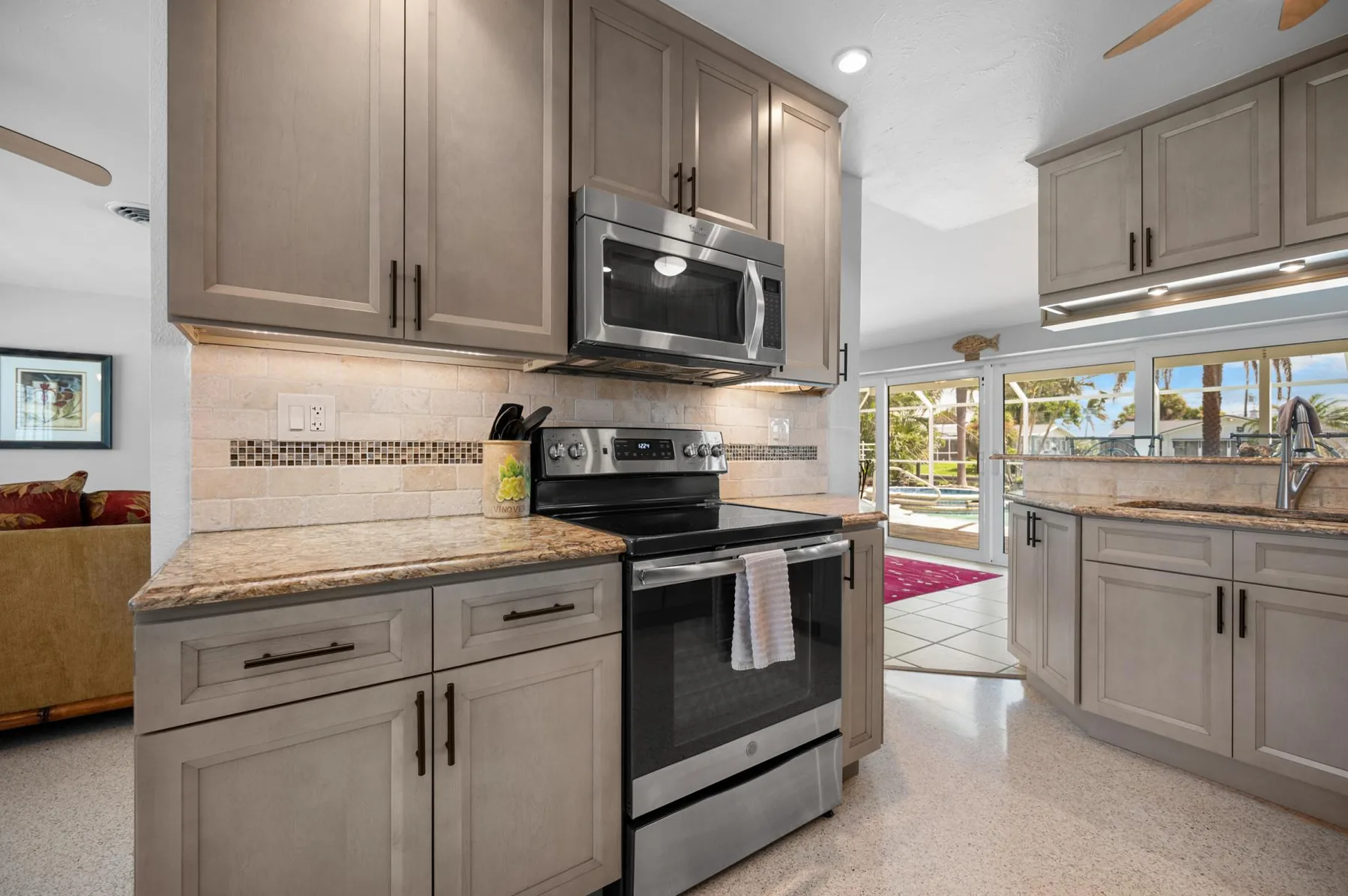 Lemon Bay Canal Home – Pool Hot Tub & Boat Dock