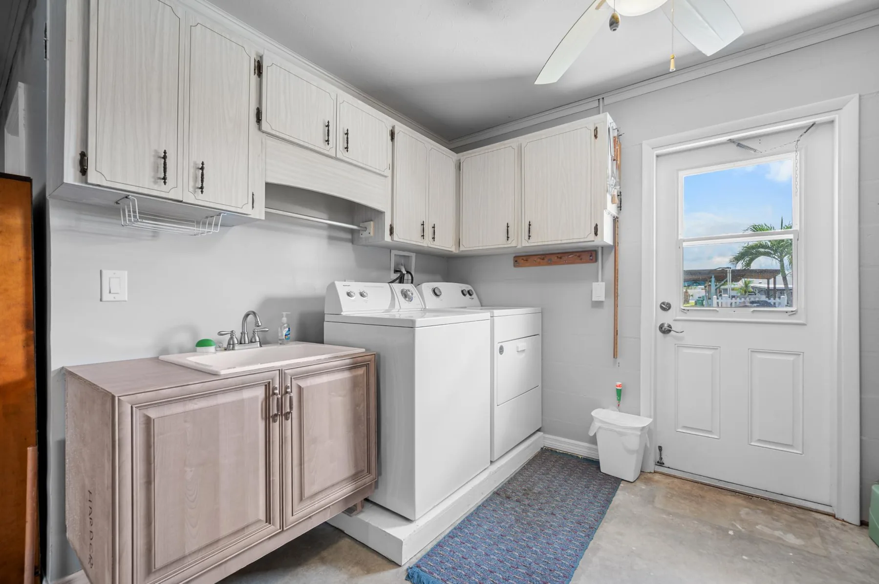 Lemon Bay Canal Home – Pool Hot Tub & Boat Dock