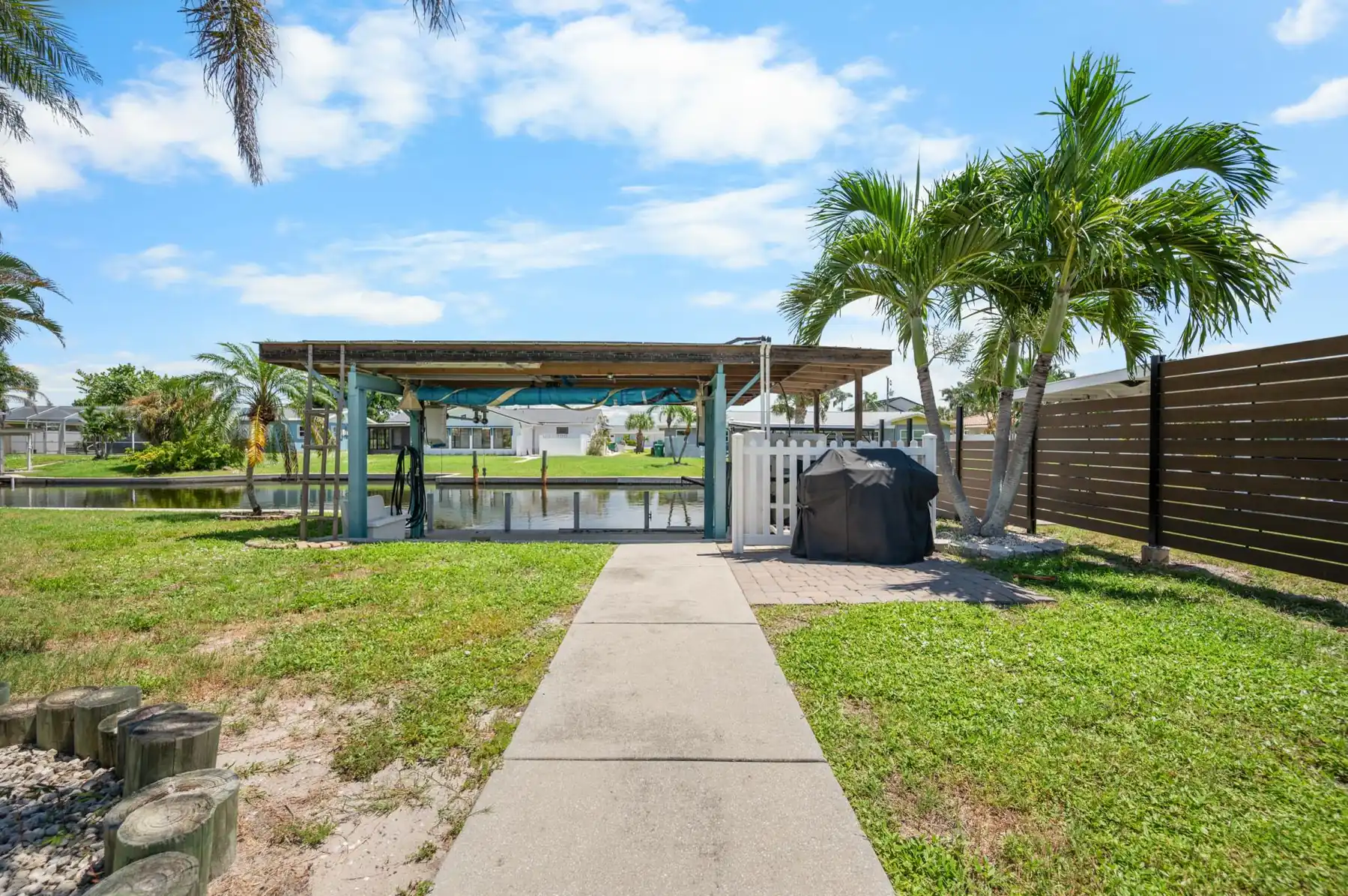 Lemon Bay Canal Home – Pool Hot Tub & Boat Dock