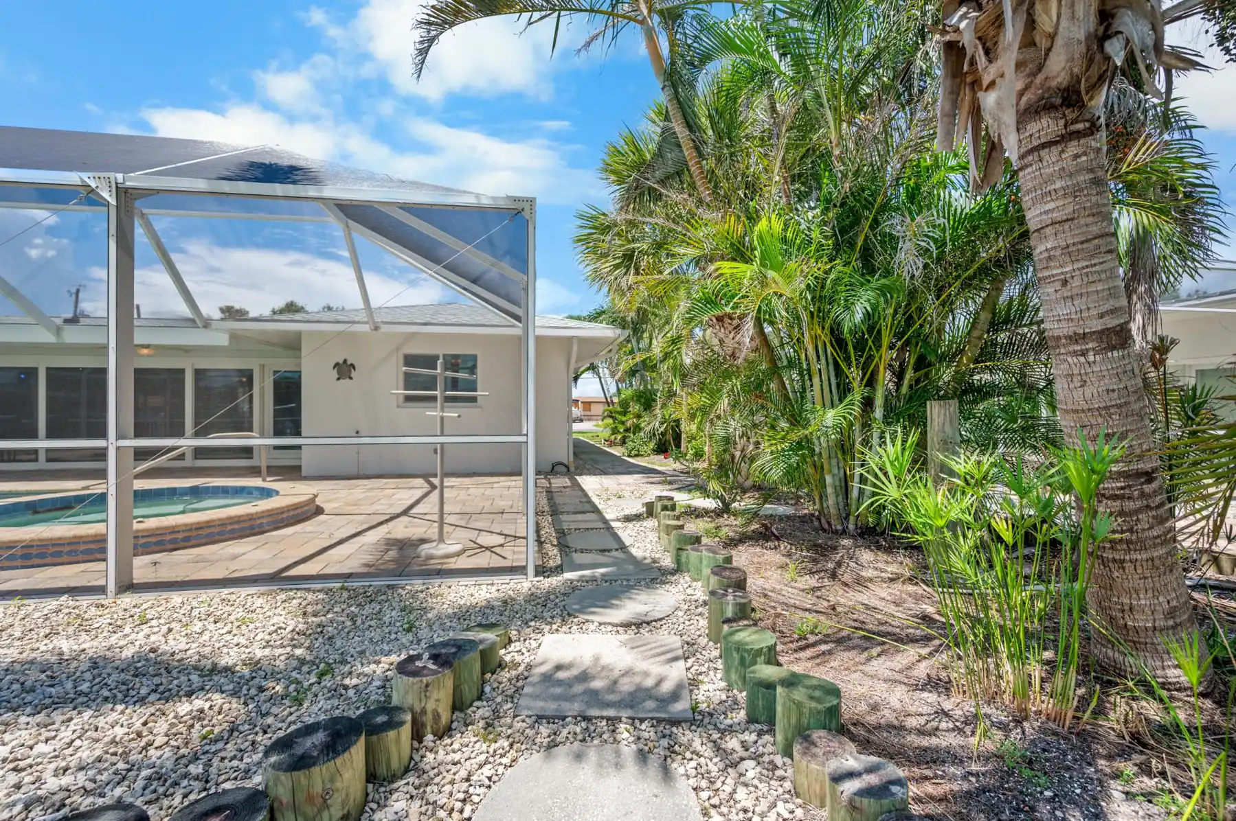 Lemon Bay Canal Home – Pool Hot Tub & Boat Dock
