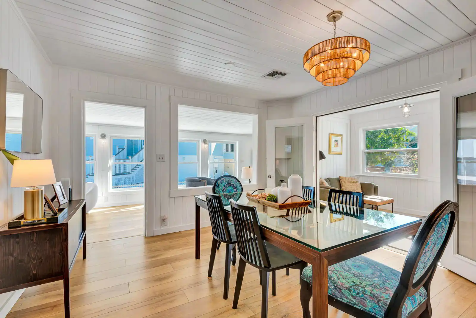 Dock, Dine & Unwind – Coastal Vibes Await