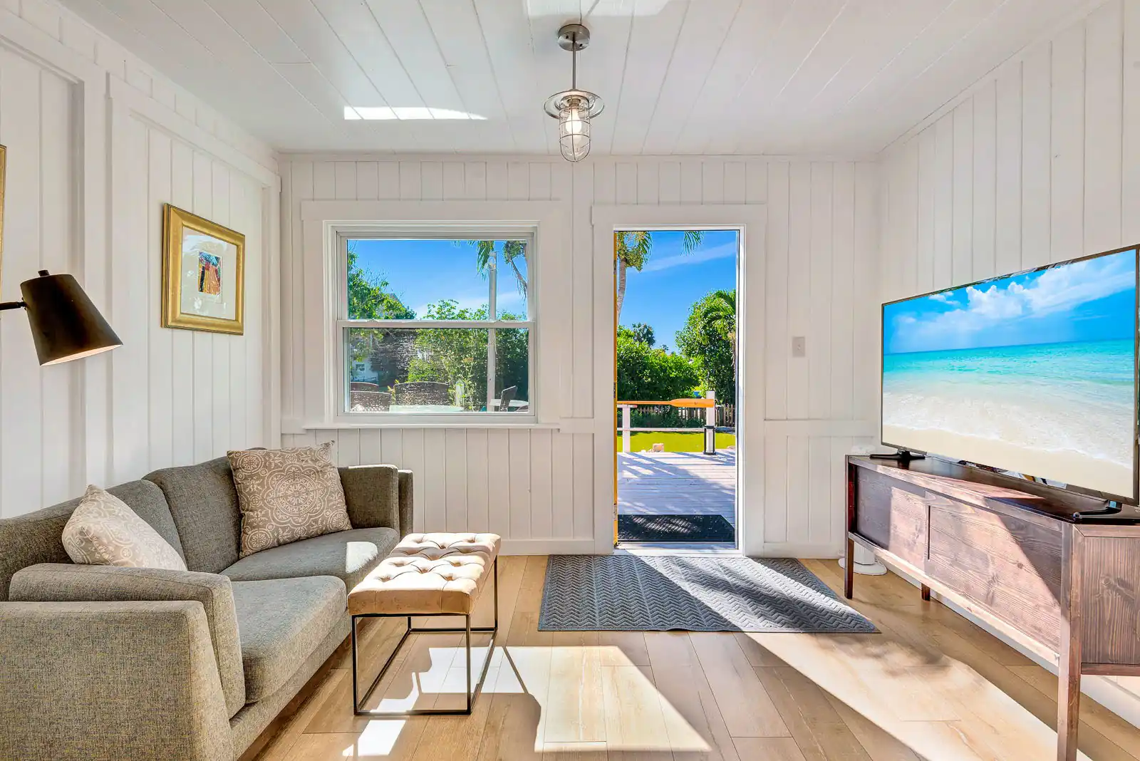 Dock, Dine & Unwind – Coastal Vibes Await