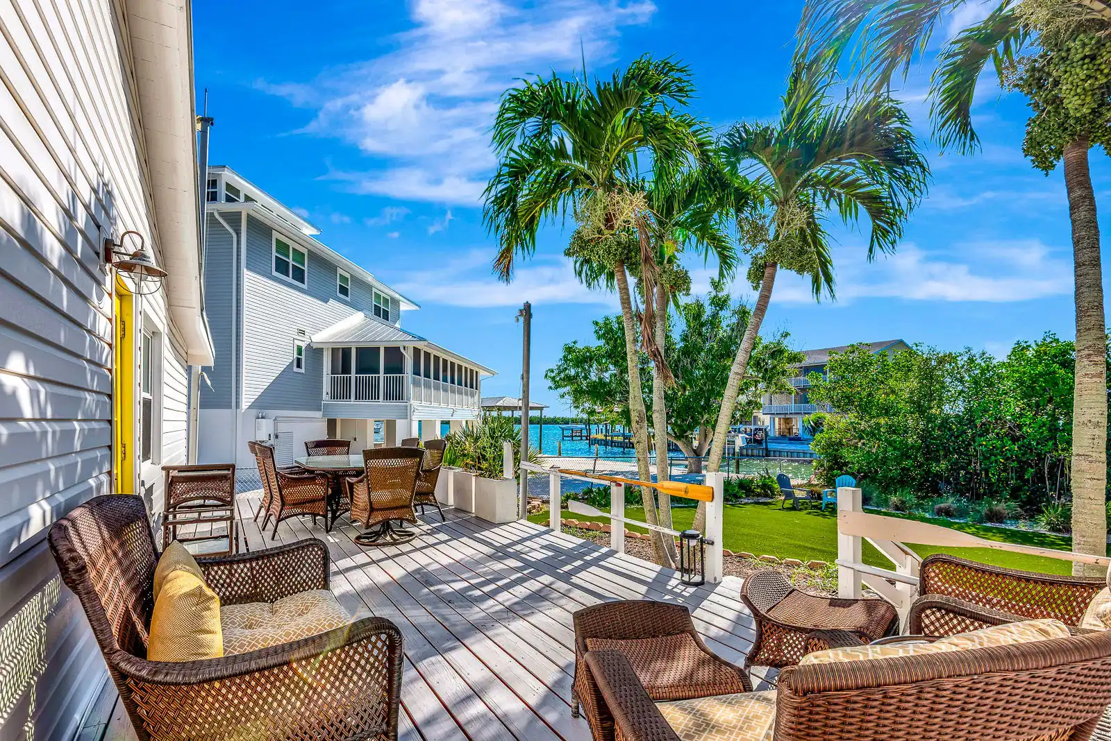 Dock, Dine & Unwind – Coastal Vibes Await