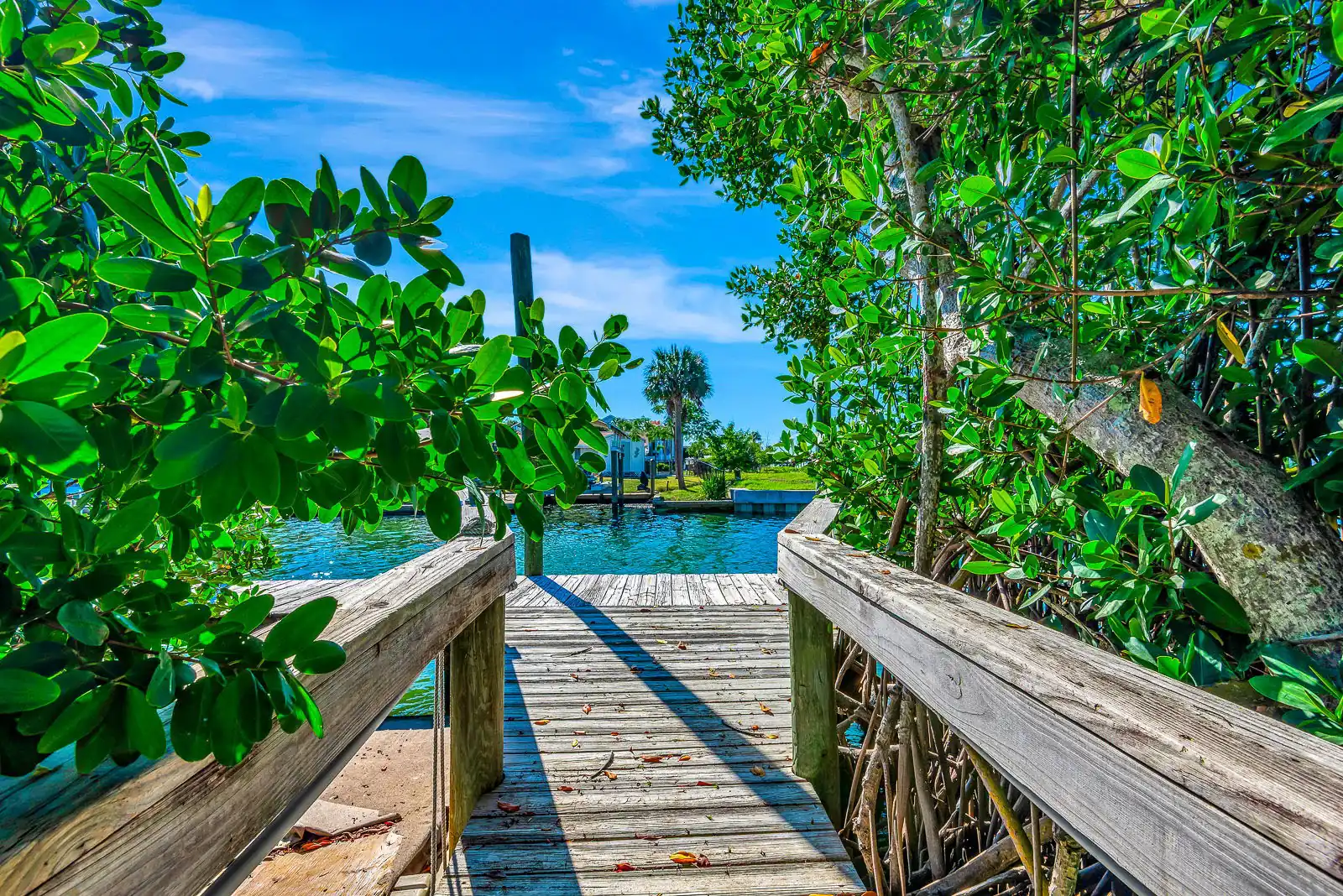 Dock, Dine & Unwind – Coastal Vibes Await