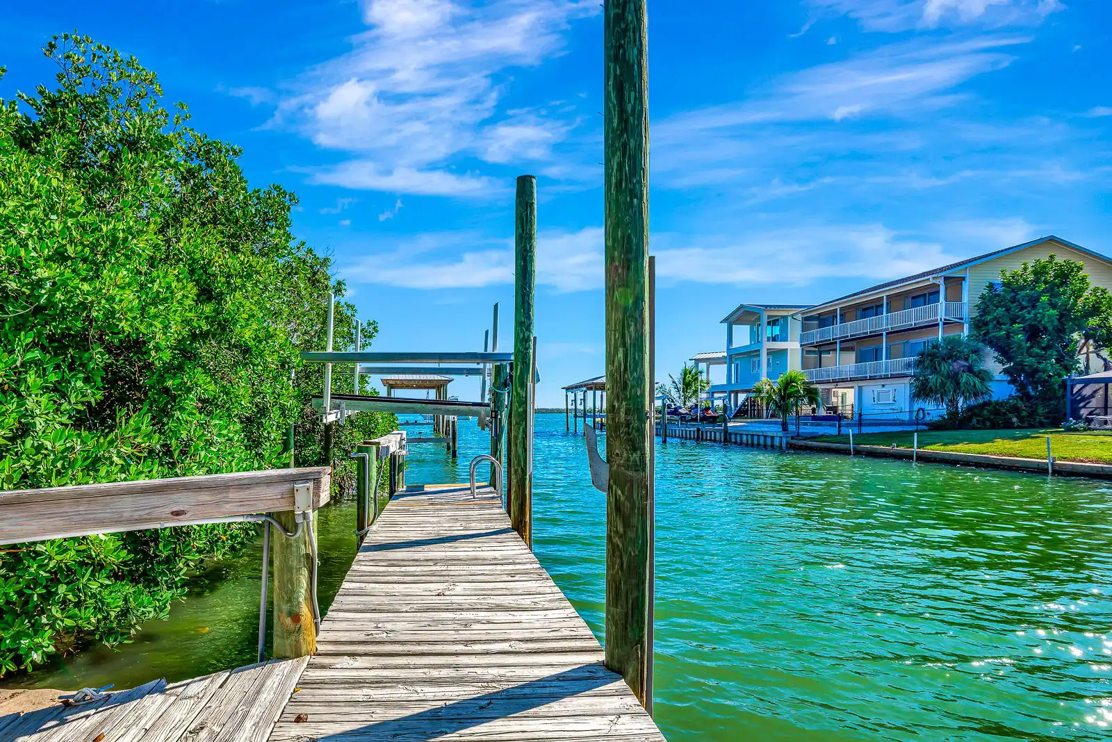 Dock, Dine & Unwind – Coastal Vibes Await