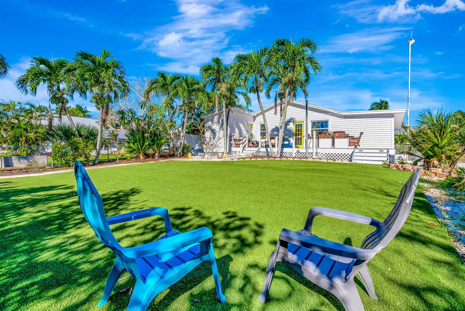 Dock, Dine & Unwind – Coastal Vibes Await