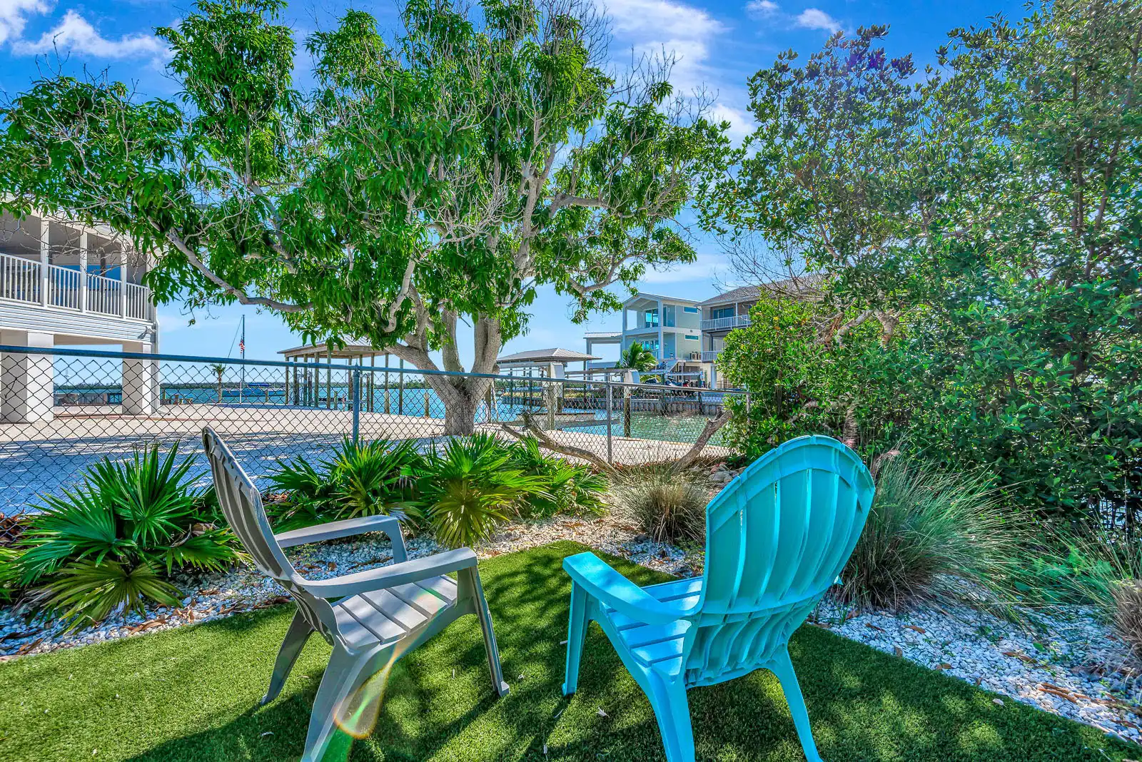 Dock, Dine & Unwind – Coastal Vibes Await