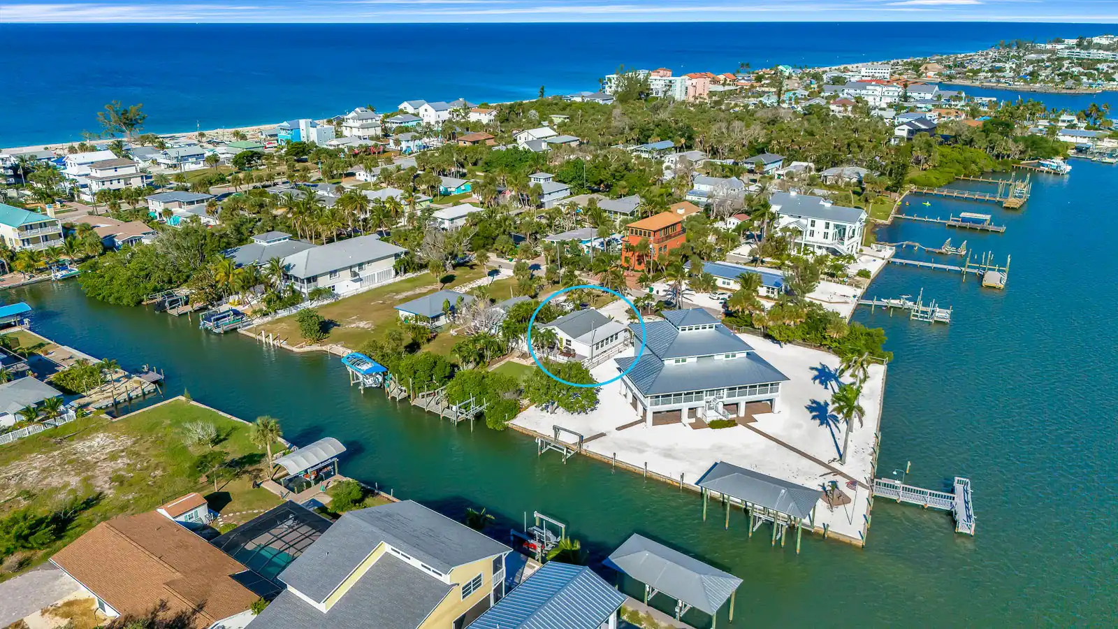 Dock, Dine & Unwind – Coastal Vibes Await